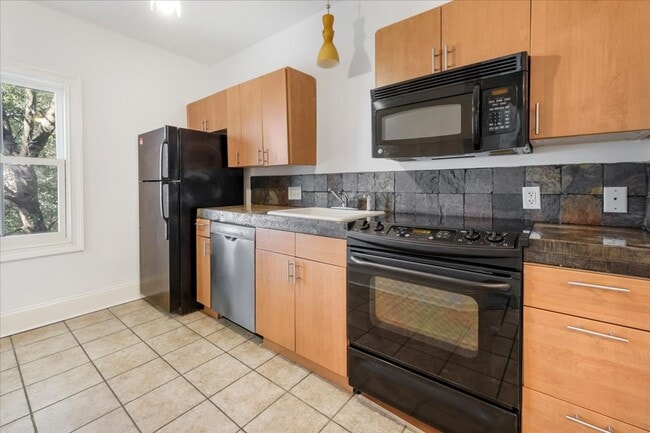 Building Photo - 216 W Anderson St