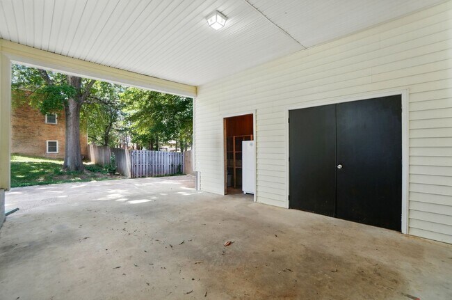 Building Photo - Renovated Gem in Gastonia with Walkout Basement & Spacious Backyard