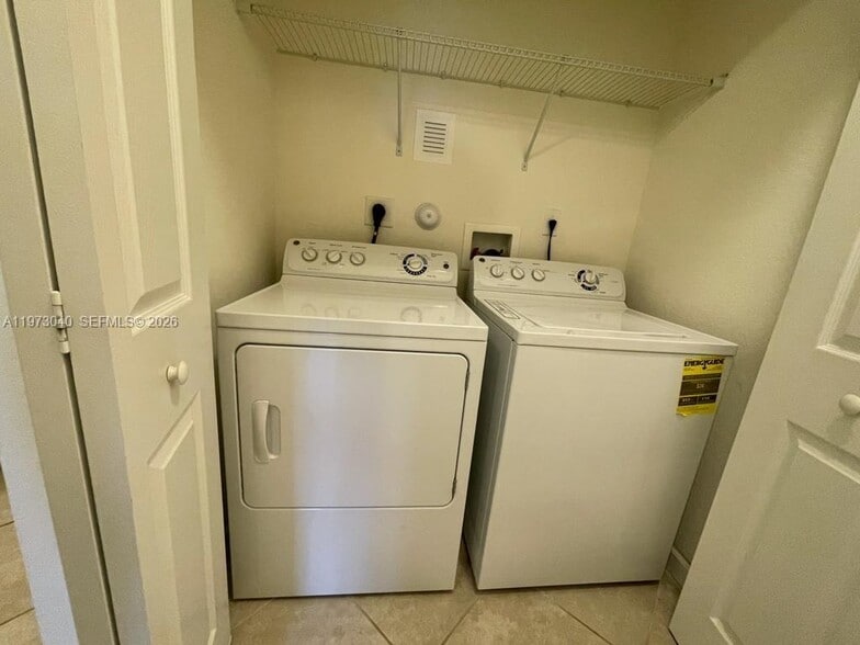 Building Photo - 10600 NW 88th St