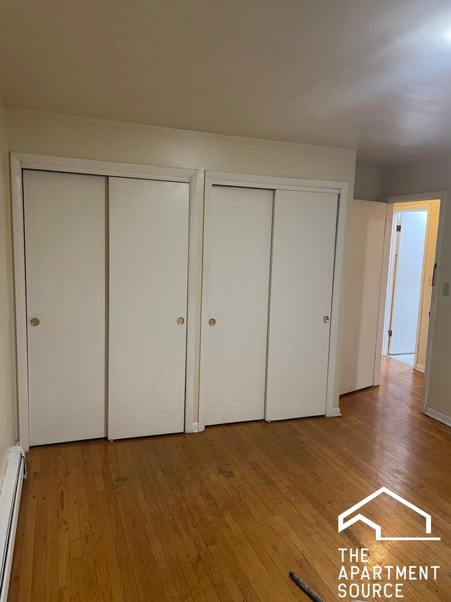 Building Photo - 7528 N Claremont Ave