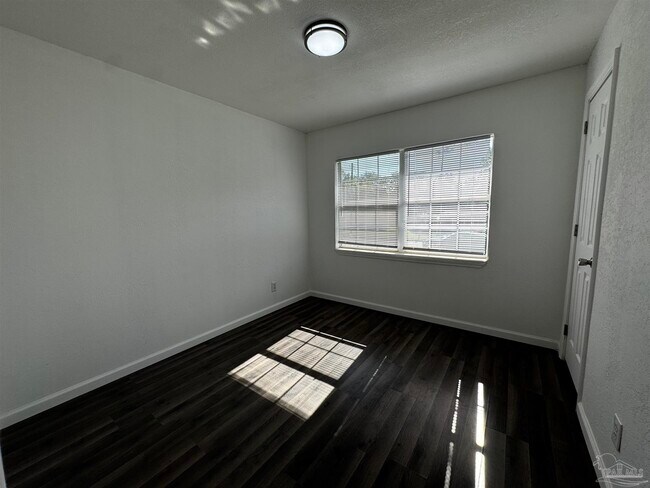 Building Photo - 5367 Locklin Ave