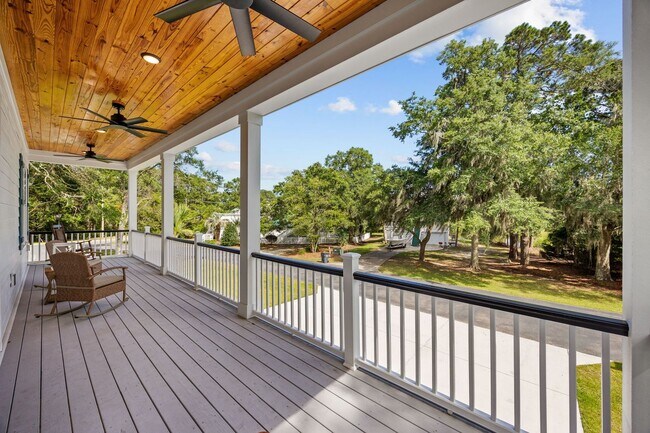 Building Photo - Gorgeous Custom Home Available for Snowbir...