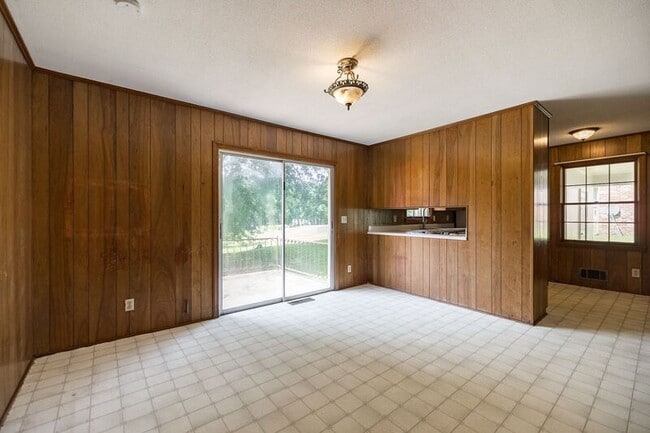 Building Photo - 145 Smithonia Rd