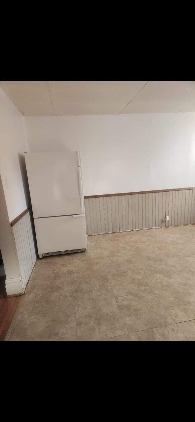 Building Photo - 2020 7th Ave