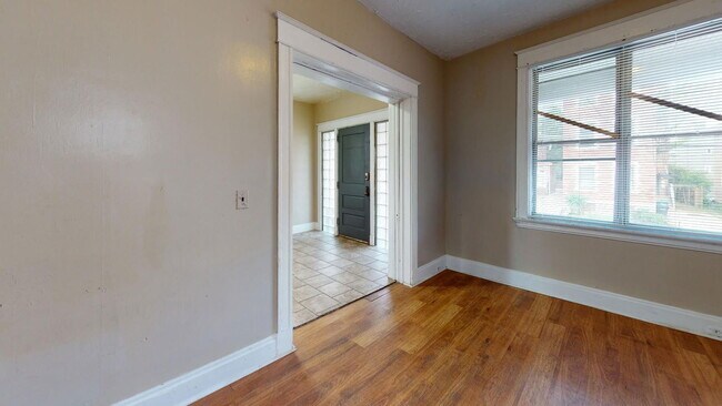 Building Photo - 2305 Rohs St