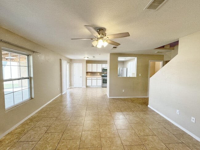 Building Photo - 9307 Vista Clara Loop NW