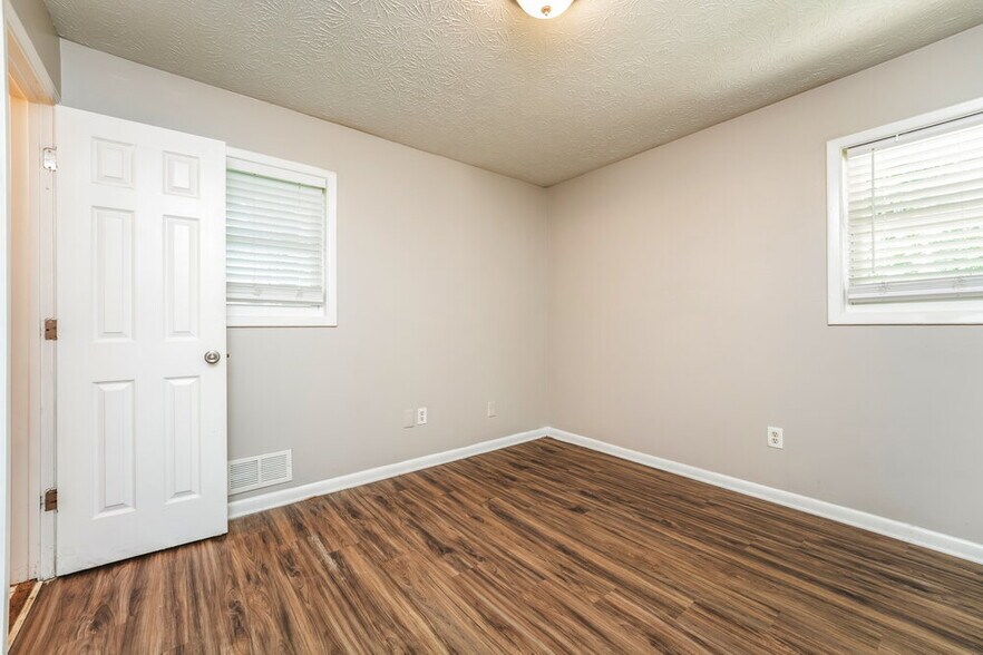 Building Photo - 303 Mercer Dr