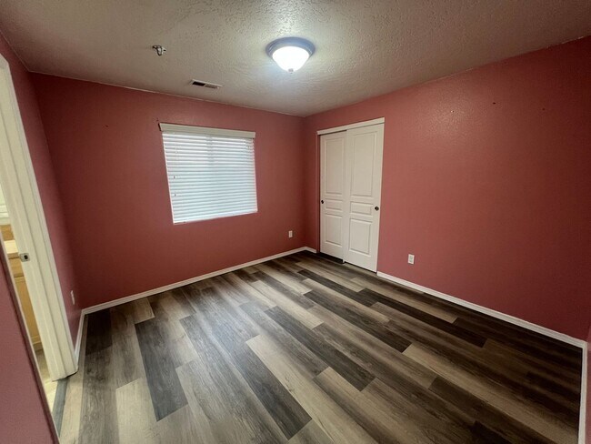 Building Photo - 3-Bed, 2.5-Bath Home Near Columbia Center ...