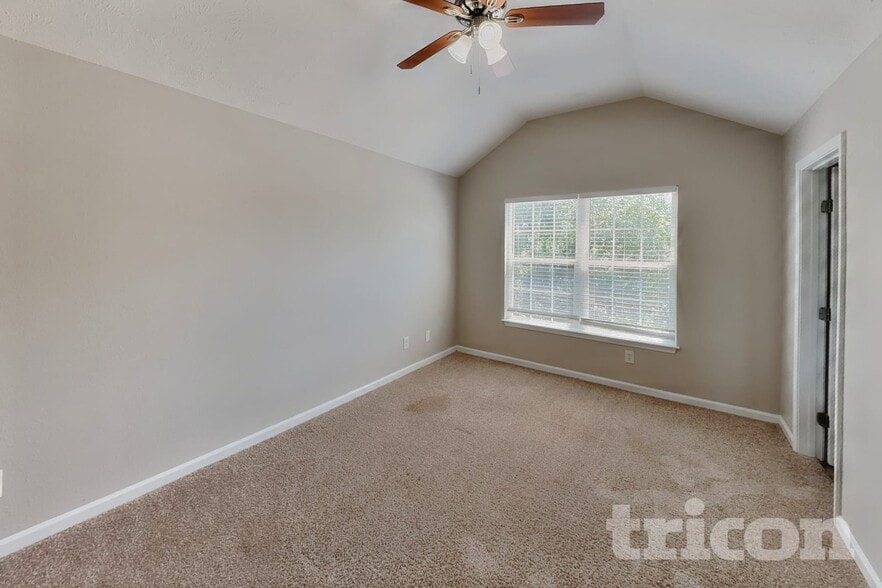 Building Photo - 700 Holland Ridge Dr