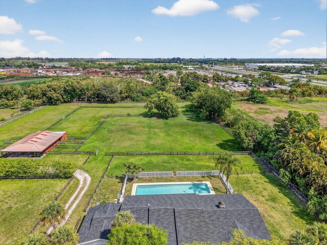 Building Photo - 10157 La Reina Rd