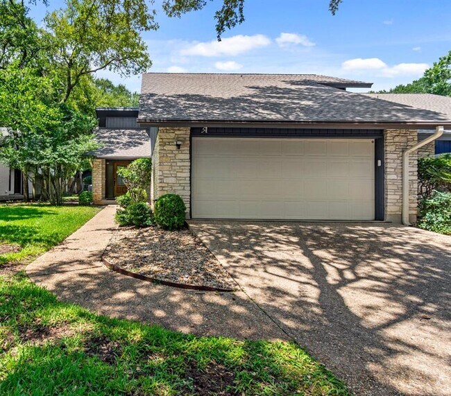 Building Photo - 8606 Mesa Dr
