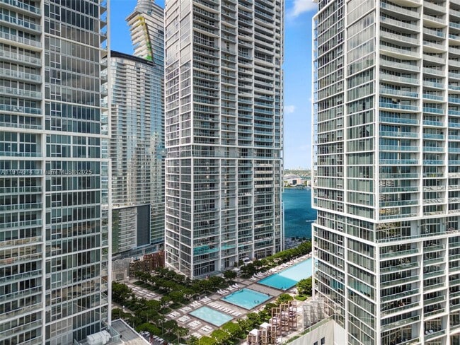 Building Photo - 495 Brickell Ave