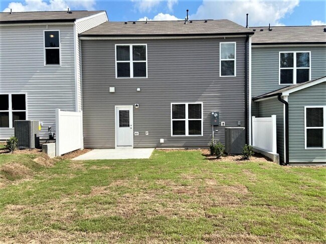 Building Photo - 1104 Congleton Pl