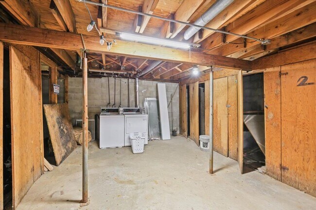 Building Photo - 1210 Major St