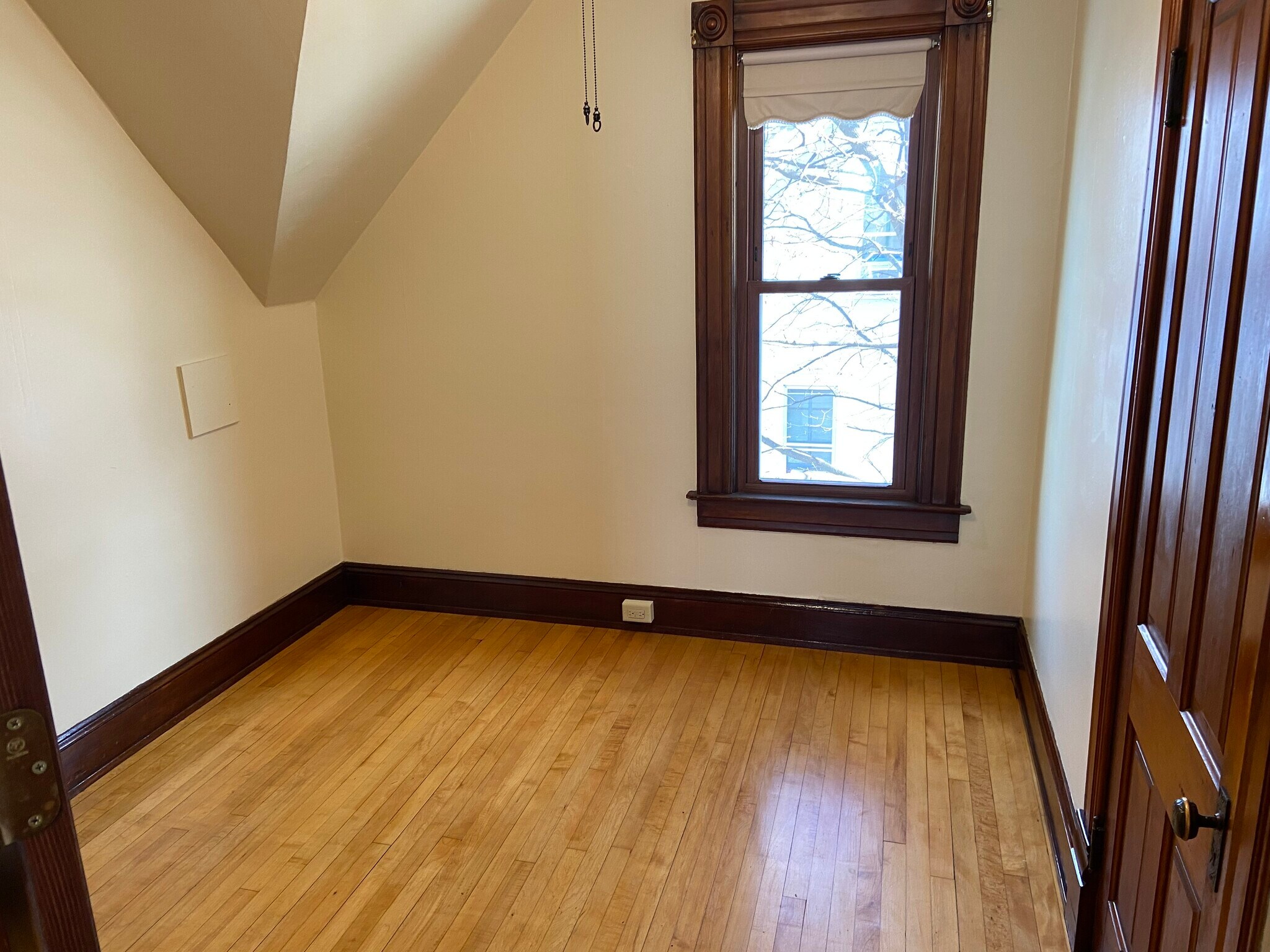 Smaller bedroom or office - 1506 Mississippi St