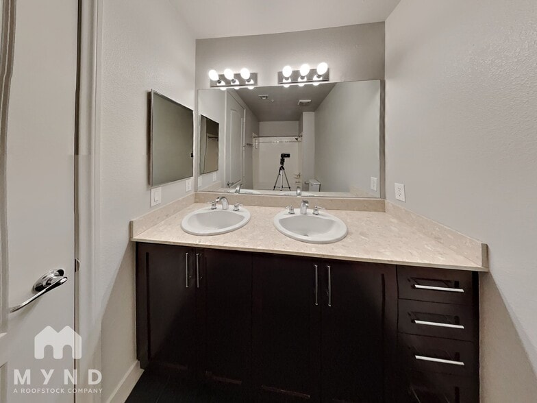 Building Photo - 68 E Serene Ave