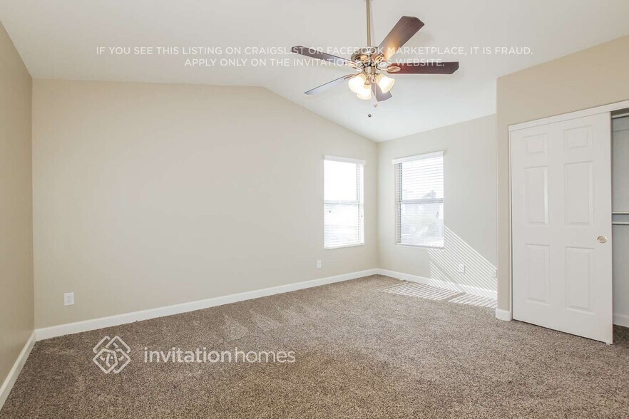 Building Photo - 4067 E Meadow Dr