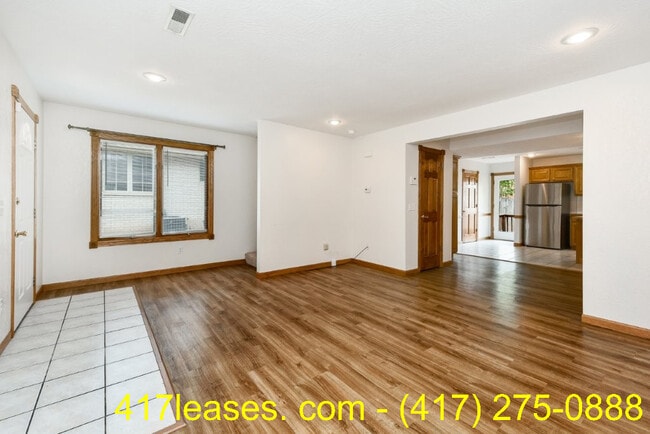 Building Photo - 1257 E Lakewood St