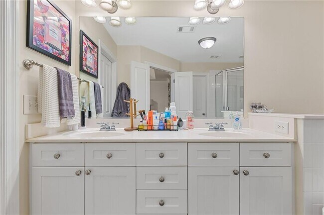 Building Photo - 10914 Gallier St