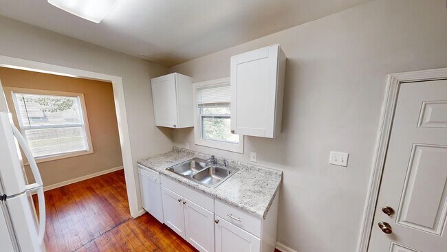 Building Photo - 4702 Young Ave