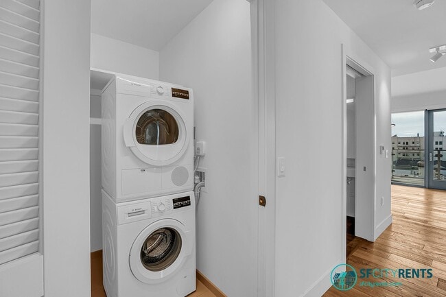 Building Photo - Pacific Heights: 10th Floor Corner Condo w/ Views, W/D in-unit, Parking & Shared Roof Deck @ The ...