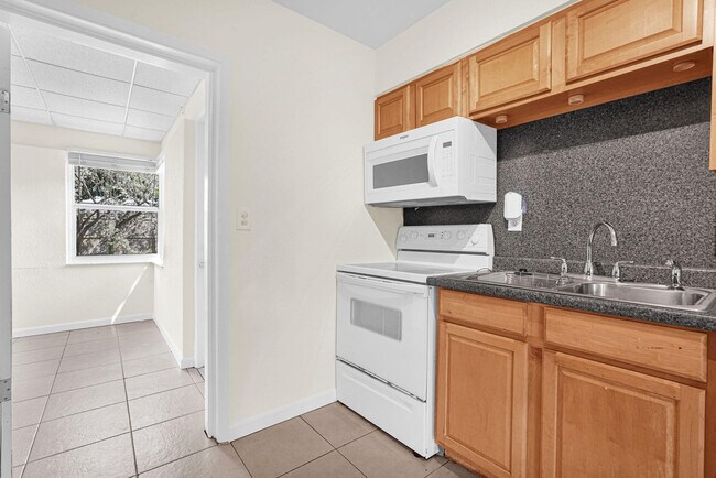 Building Photo - 261 NE 45th St