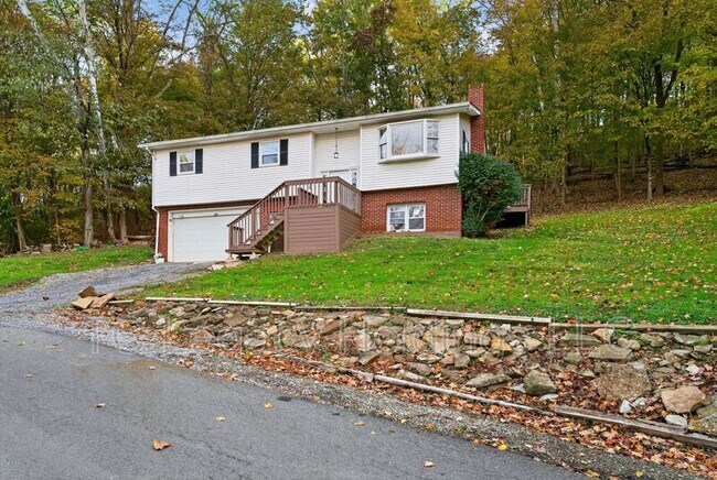 Primary Photo - 320 Diamond Ave
