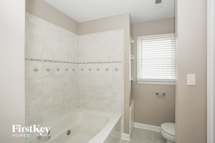 Building Photo - 11306 Quarterhorse Ct