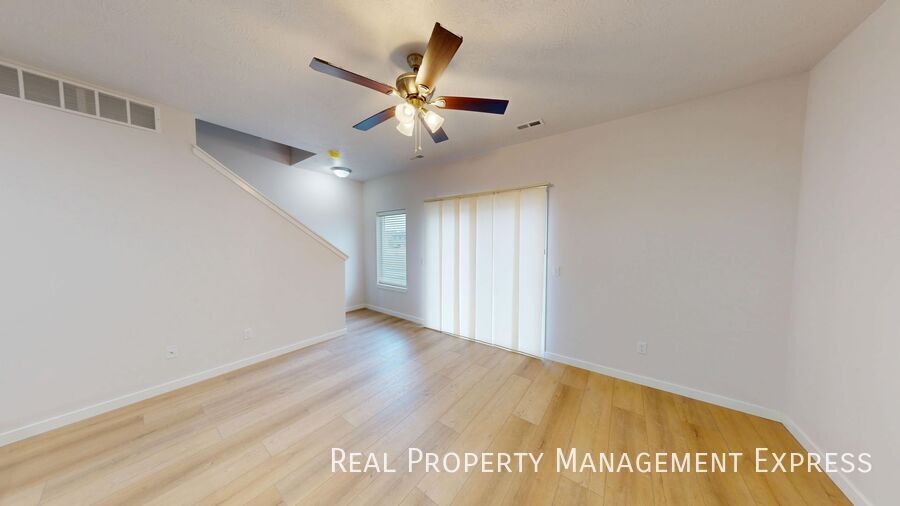 Building Photo - Modern 1 Bedroom Townhome with 1.5 Baths