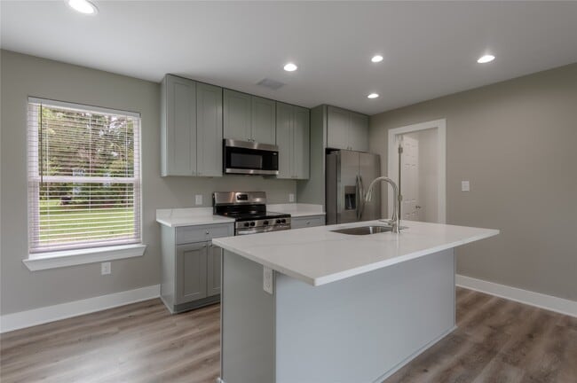 Building Photo - 140 Shady Oaks