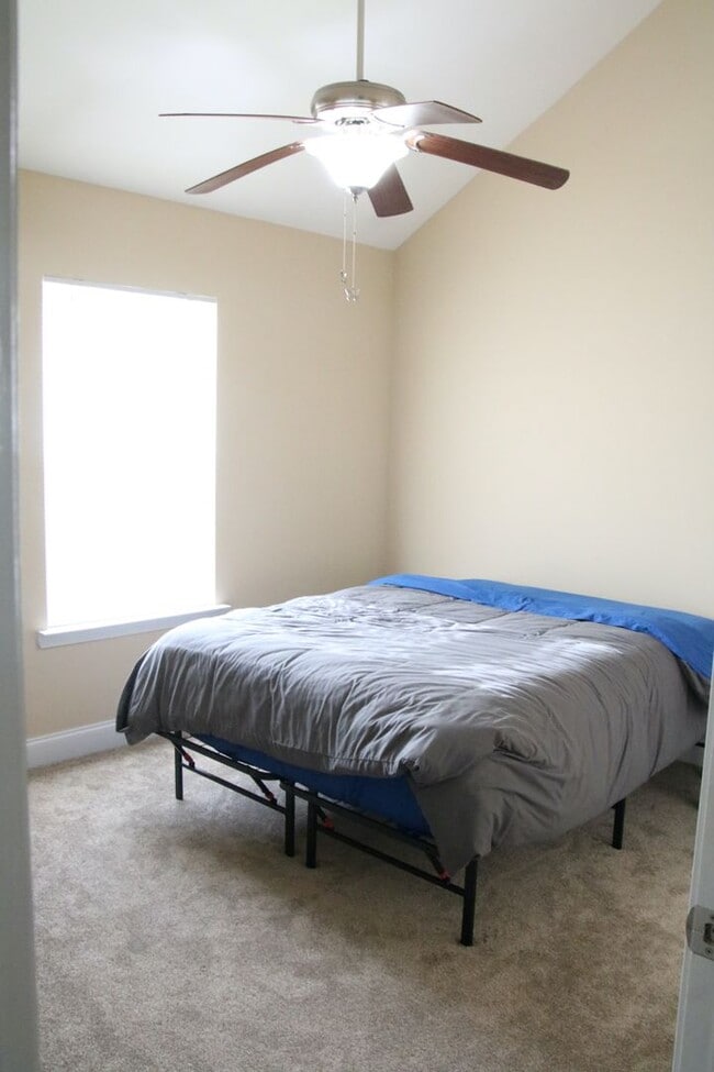 Building Photo - 4 Bdr/2.5 Bth 2048 sqft- Bradley Point - Savannah GA