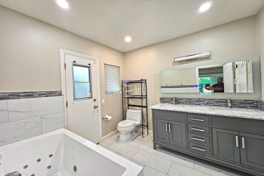 Building Photo - 23526 Dolorosa St