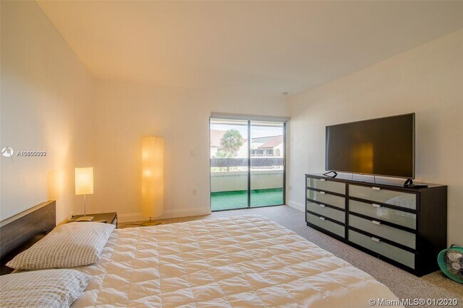 Building Photo - 9030 SW 125th Ave