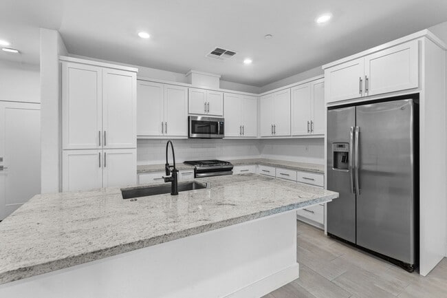 Building Photo - Modern 3 Bedroom 2 Bath Downtown Livermore