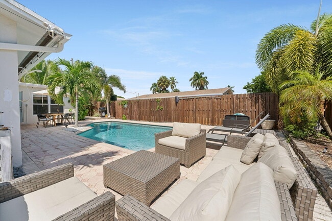 Building Photo - 2691 NE 18th St