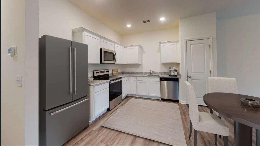 Building Photo - 1303 Tofino Dr