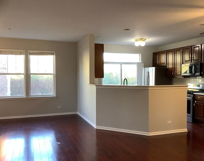 Building Photo - 75 Woodview Dr