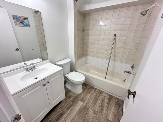 Building Photo - 306 Harbour Pointe Way