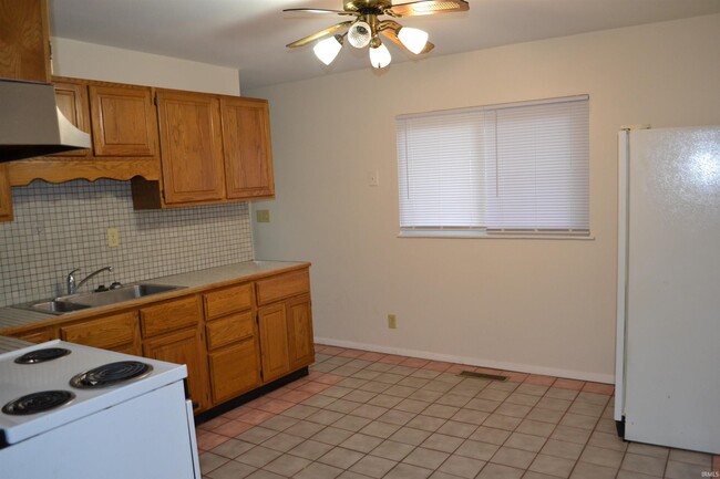 Building Photo - 2202 Heatherfield Dr