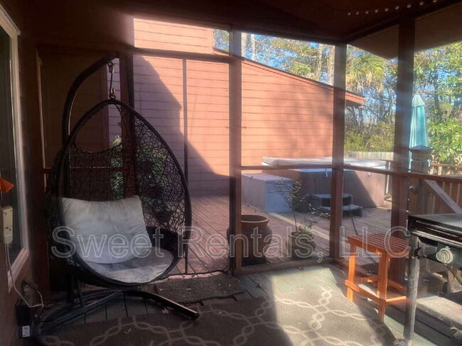 Building Photo - 47 Arabian Dr