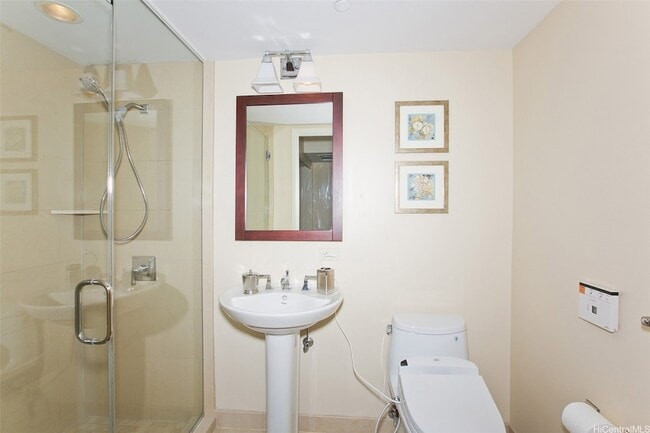 Building Photo - 1551 Ala Wai Blvd