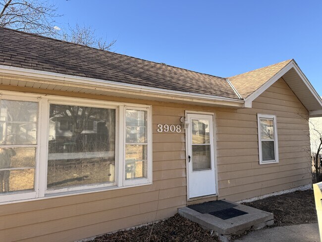 Building Photo - 3908 N 55th St