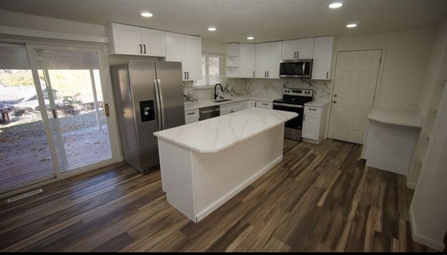 Building Photo - 6252 S Ash Cir W