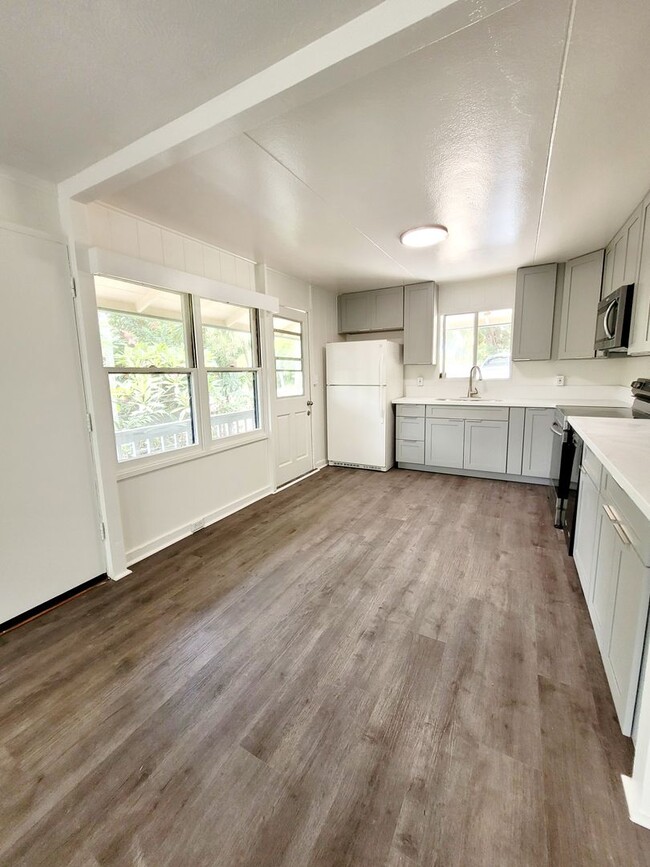 Building Photo - AVAILABLE NOW | 3 BED, 2 BATH HOME | Locat...