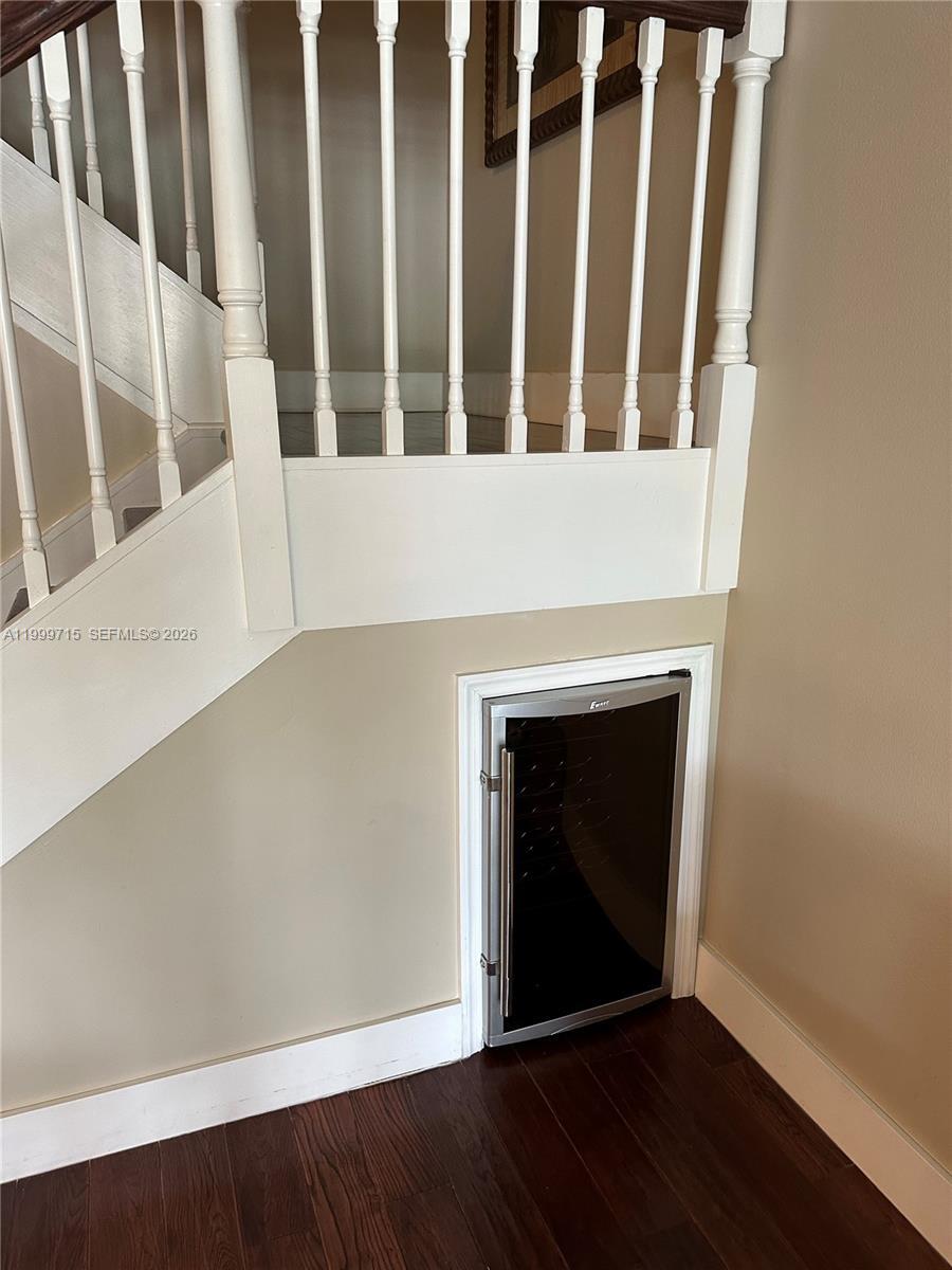 Building Photo - 925 NE 26th Ave