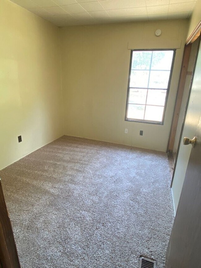 Building Photo - 3 bedroom country living mobile home