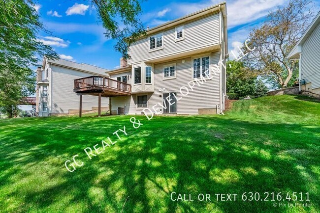 Building Photo - 590 Golfers Ln