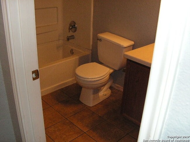 Building Photo - NEW ON MARKET