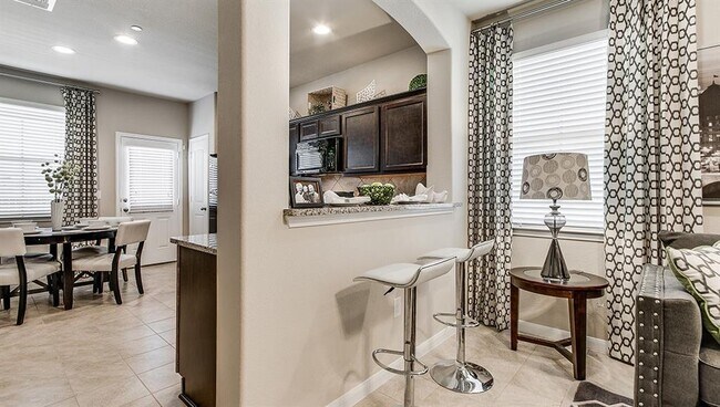 Building Photo - 2880 Donnell Dr