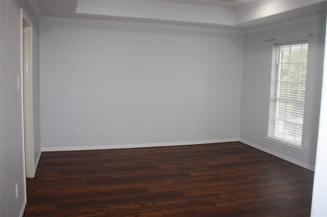 Building Photo - 3206 E Park At Beverly Hills